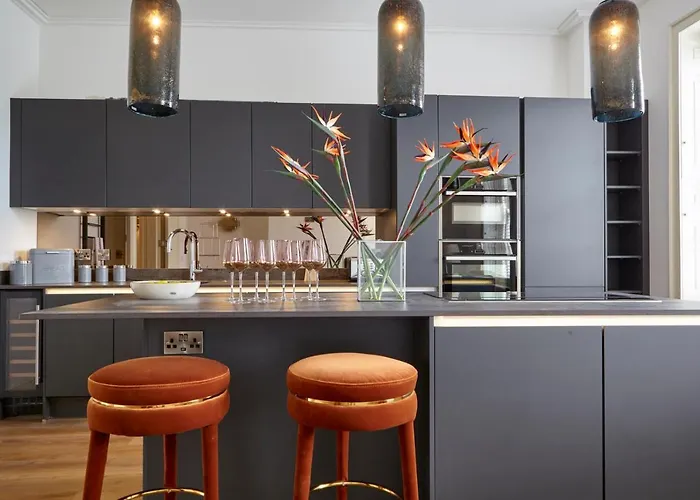 Redcliffe Parade No11 I Your Apartment
